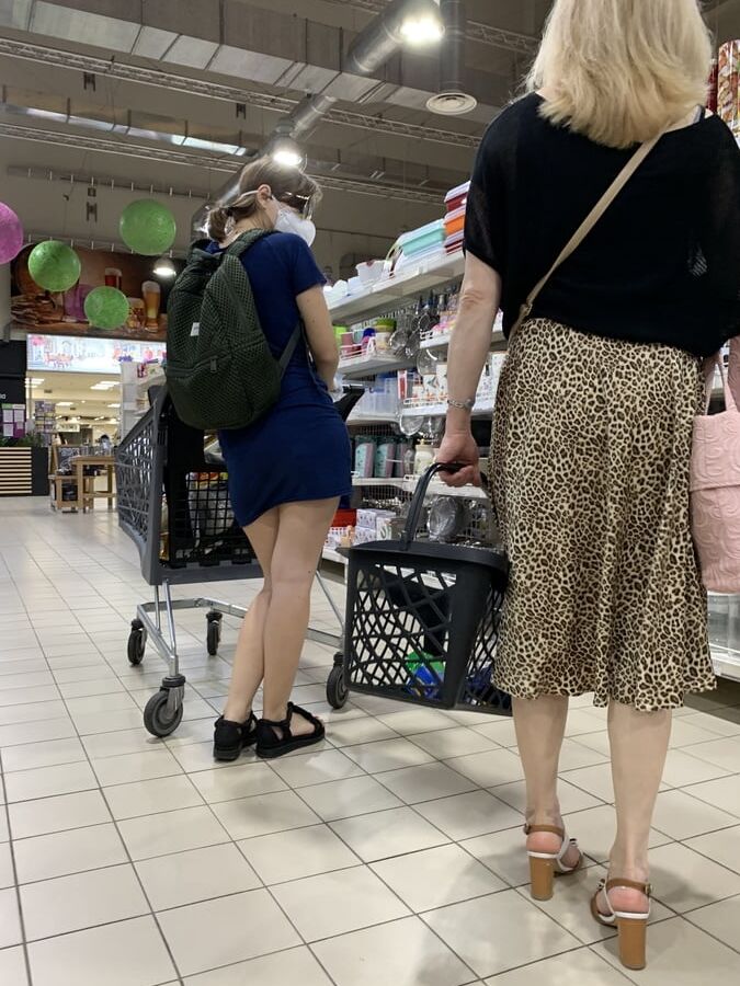 Sexy hot milf mature upskirt
