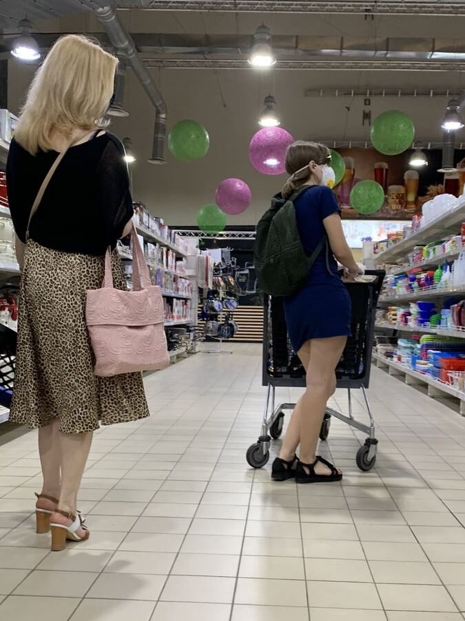 Sexy hot milf mature upskirt
