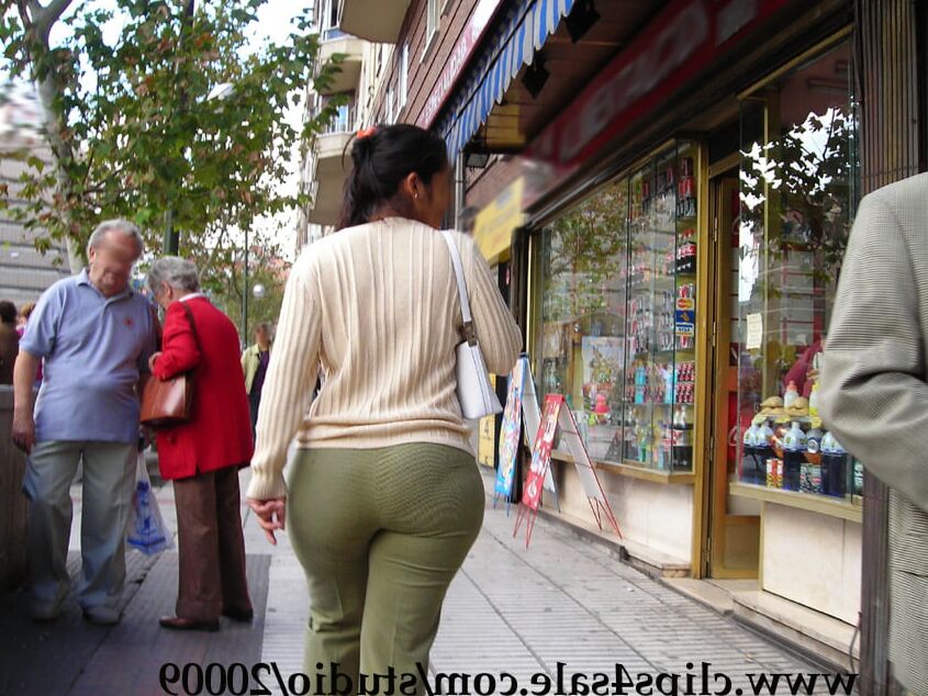 candid PAWGs from GLUTEUS DIVINUS