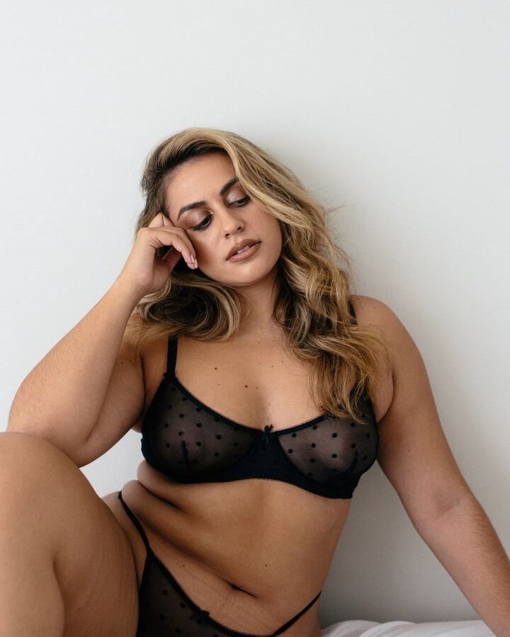 Curvy Model