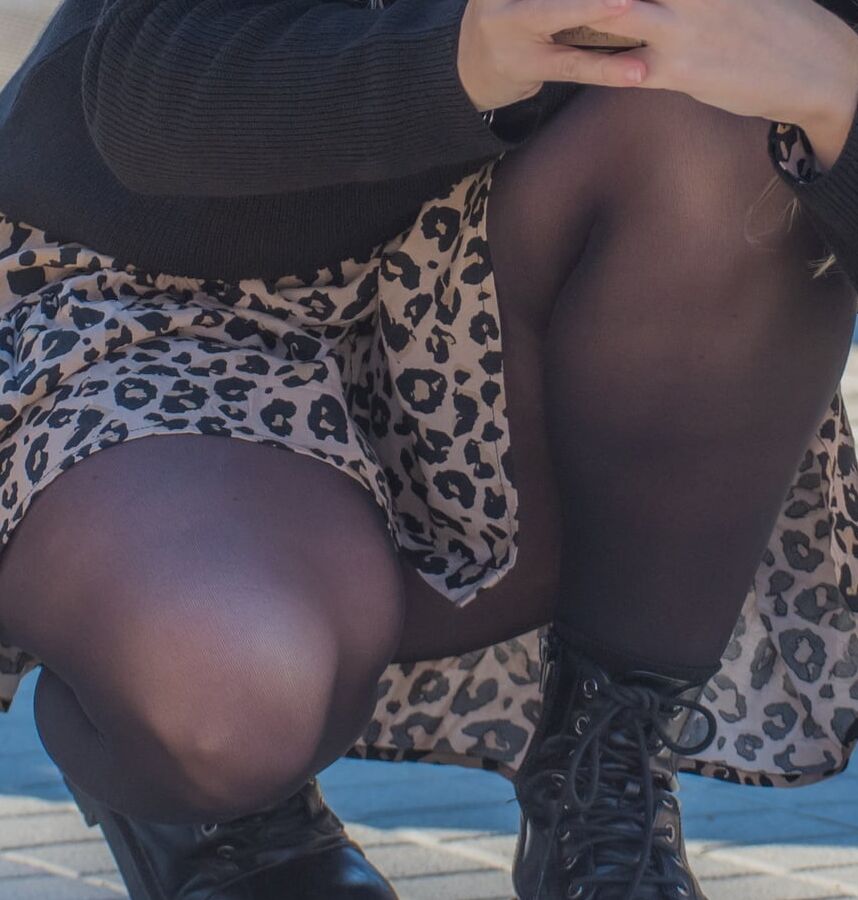 Street Pantyhose - Dumb Girls Flashing the Gash Part