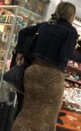 MILF IN LEOPARD DRESS