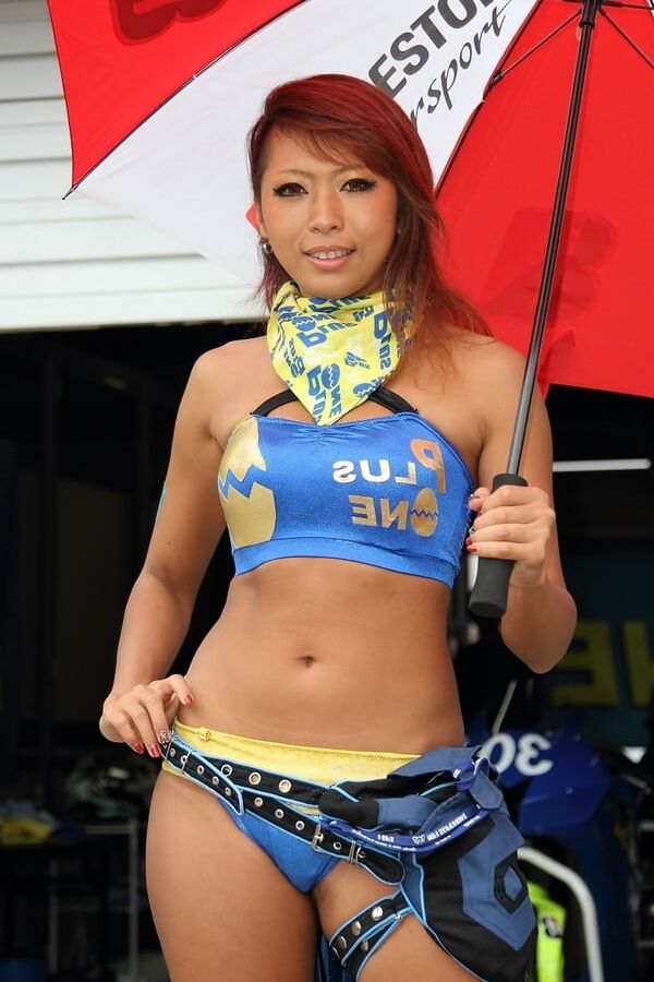 Japanese pit girls , paddock girls