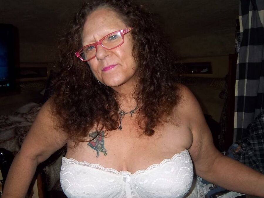 Milfs Gilfs for their quarantine