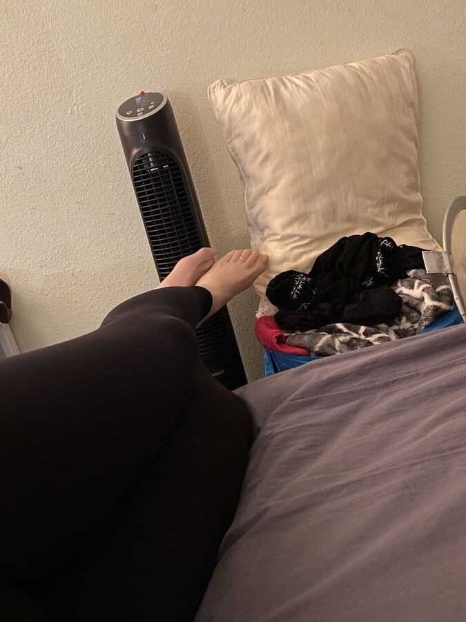 My Daily sweaty big nylon feet