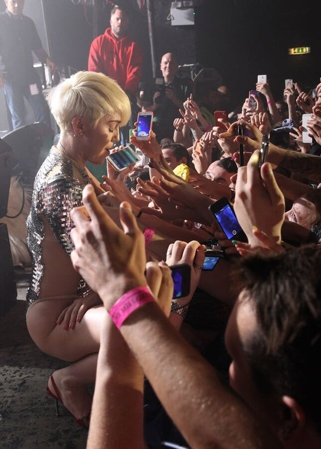 Celeb bitch Miley Cyrus