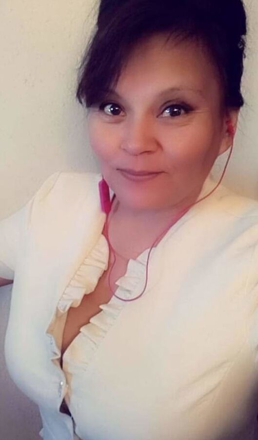 Horny Facebook mom Lene Chvz needs cum on her tits