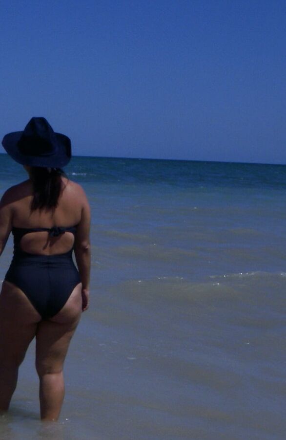 mexicana madurita milf en playita deja ver su celulitis