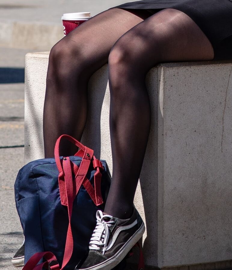 Street Pantyhose - Dumb Girls Flashing the Gash Part