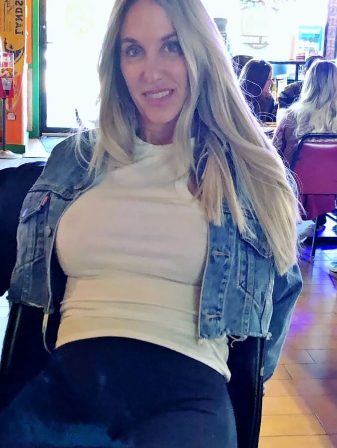 Jennifer braucht deinen Repost