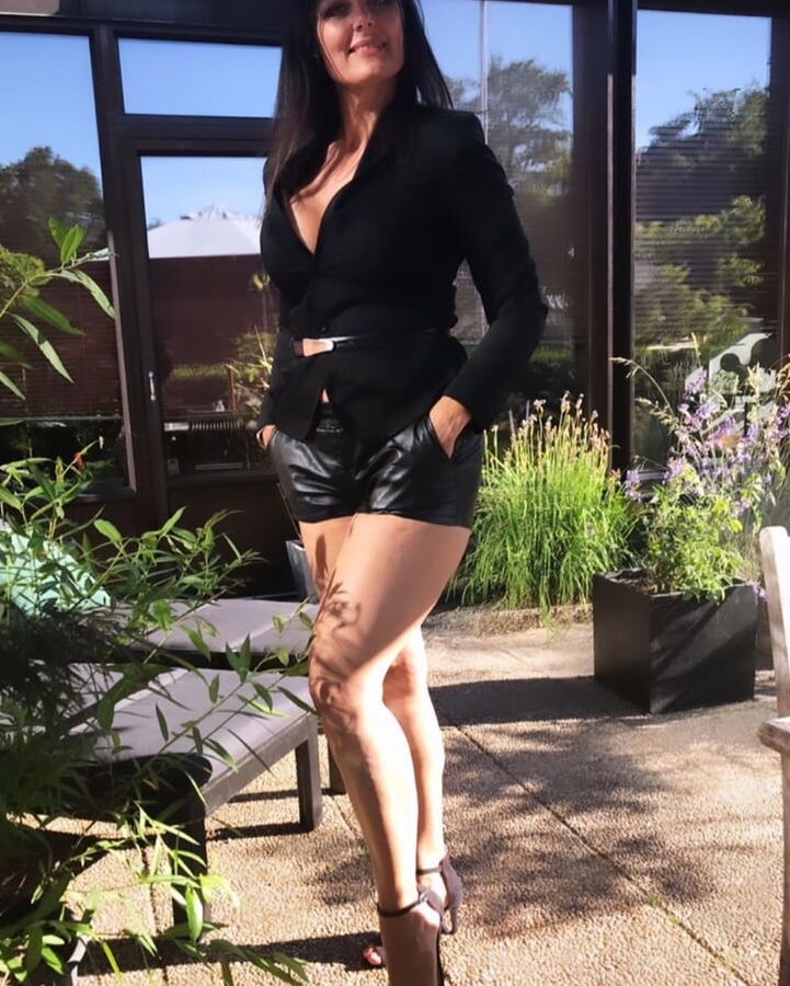Maria is such a hot amateur mom in tight dress