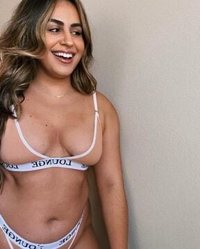 Curvy Model
