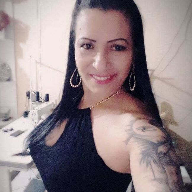 LENINHA MADURA COROA RABUDA GOSTOSA BIQUINI