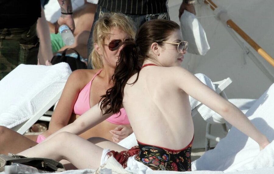 Michelle Trachtenberg cute woman