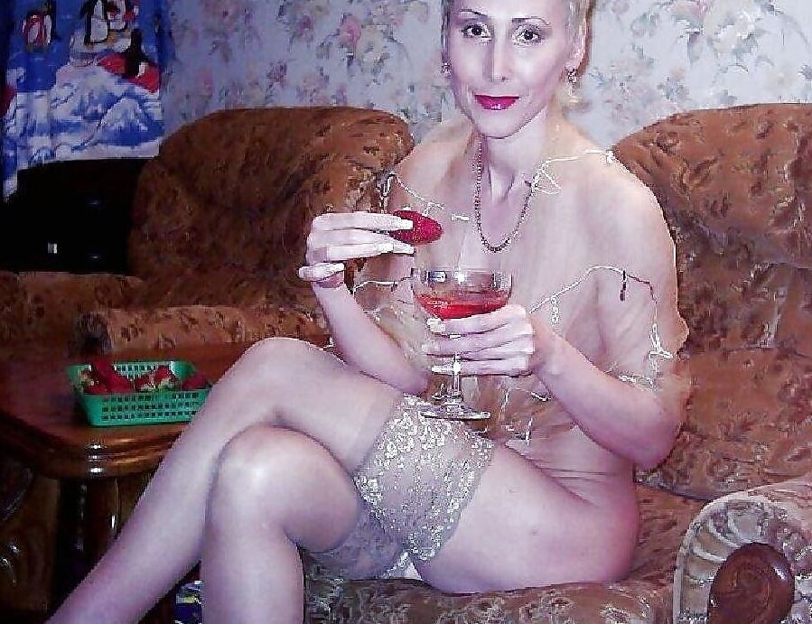 GRANNIES BARE IT