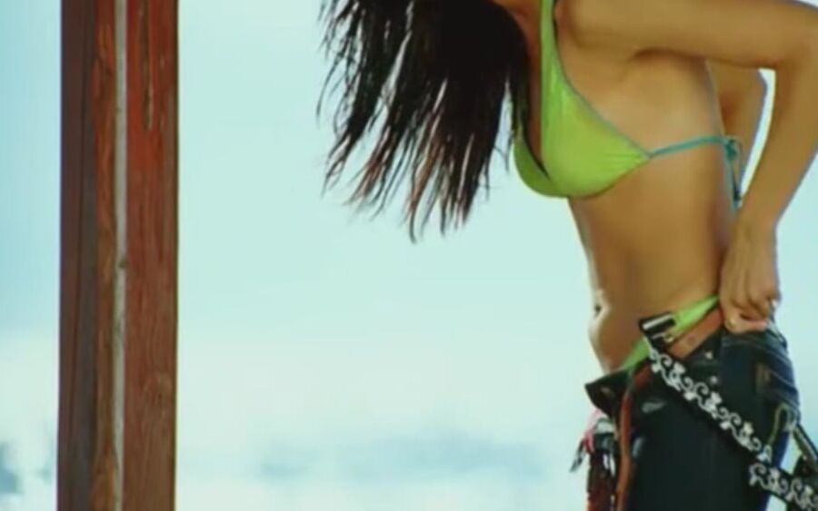 Kareena kapoor sexy hot bitch