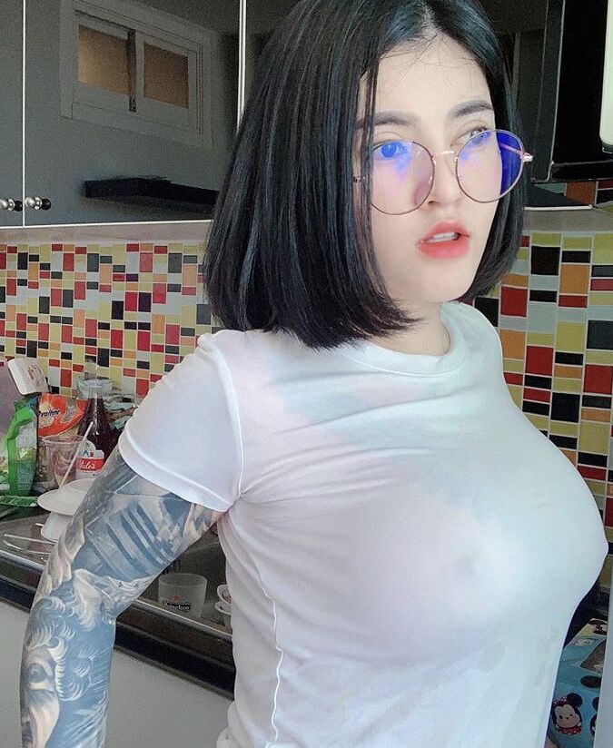 Braless MoFos