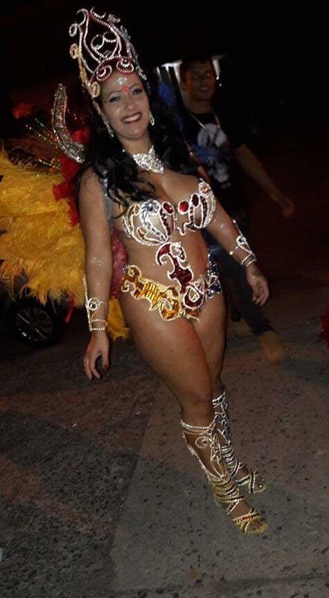 LENINHA MADURA COROA RABUDA GOSTOSA BIQUINI