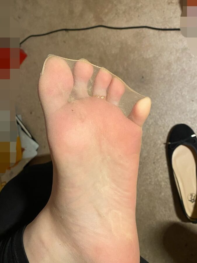 My Daily sweaty big nylon feet