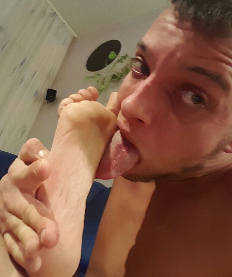 feet,soles and toes