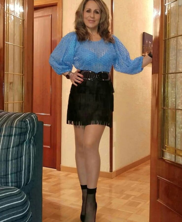 Hot amateur mature Marie in black Nylon