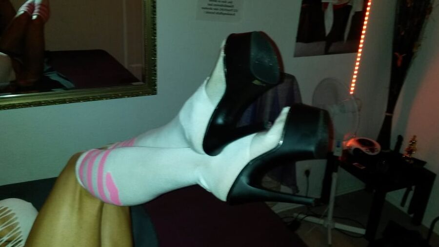 Julia Exclusiv feet