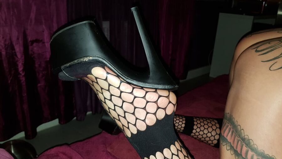 Julia Exclusiv feet