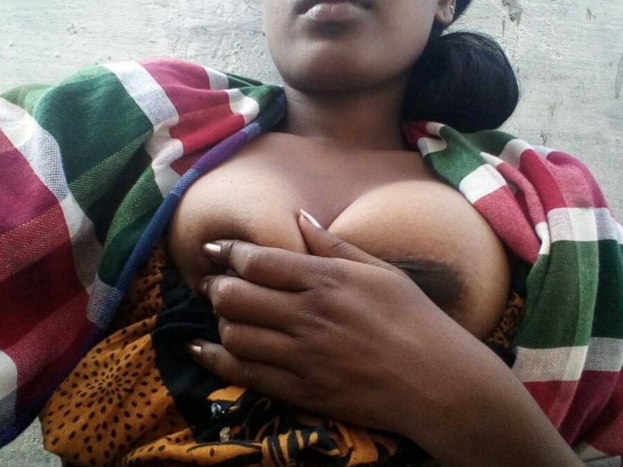 Desi indian villager girl show her nude selfie