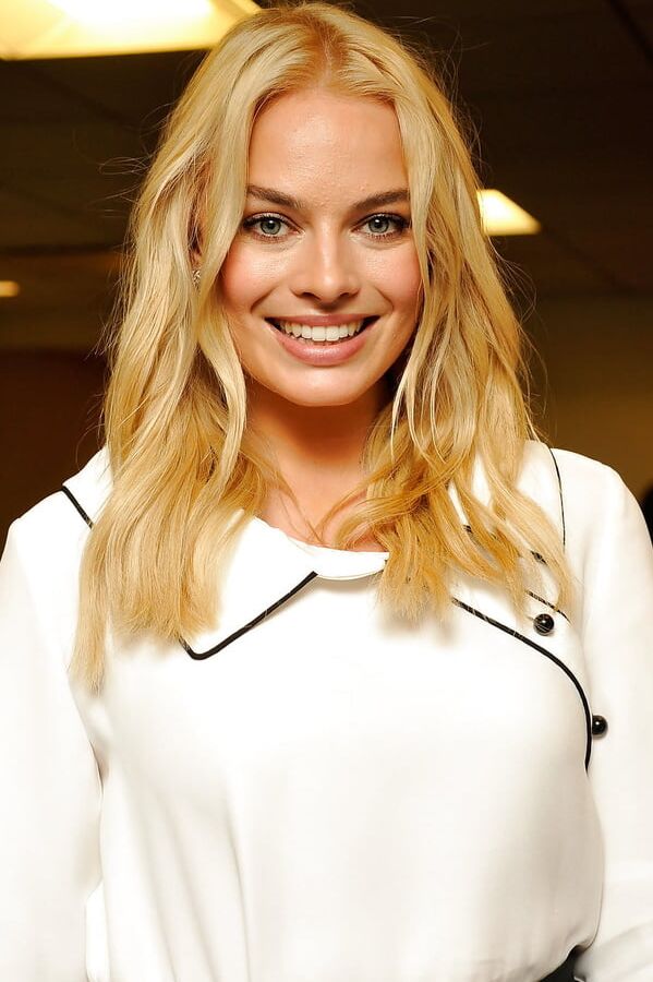 Margot Robbie Hot Pics