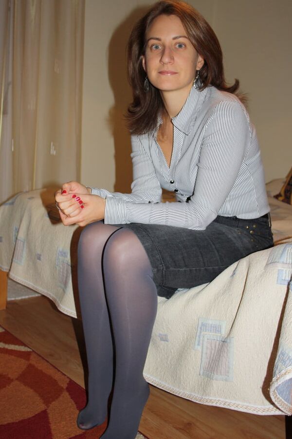 Kata - The Pantyhosed MILF Goddess