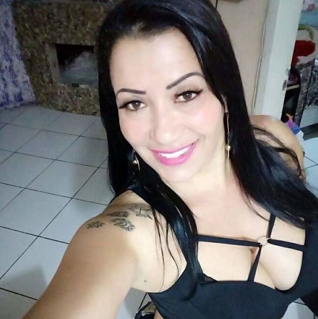 LENINHA MADURA COROA RABUDA GOSTOSA BIQUINI