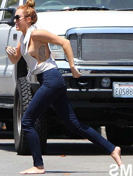 Miley Cyrus - Sexy Feet and Heels