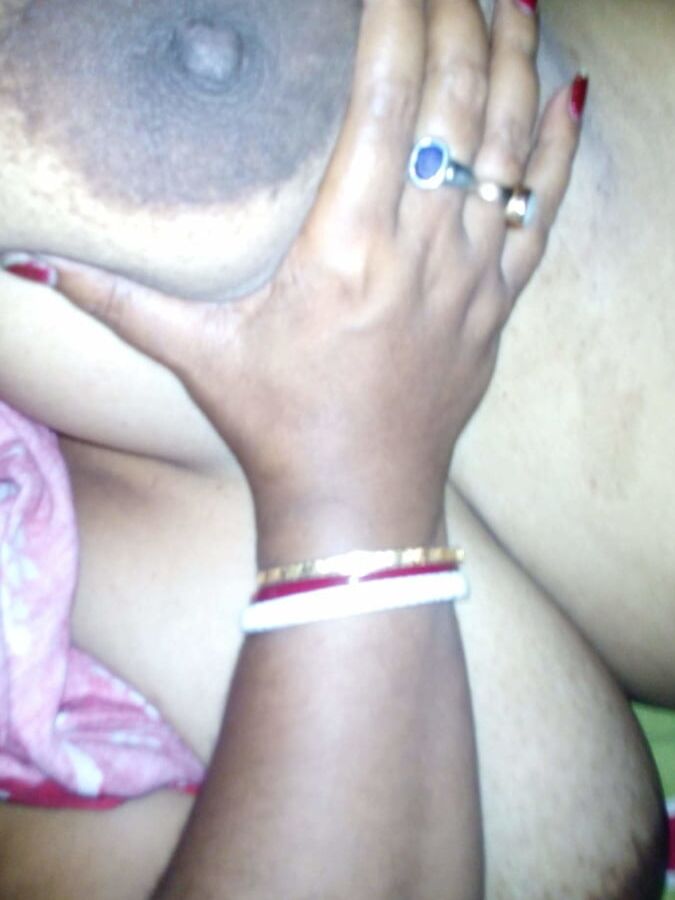 Big boobs Aunty