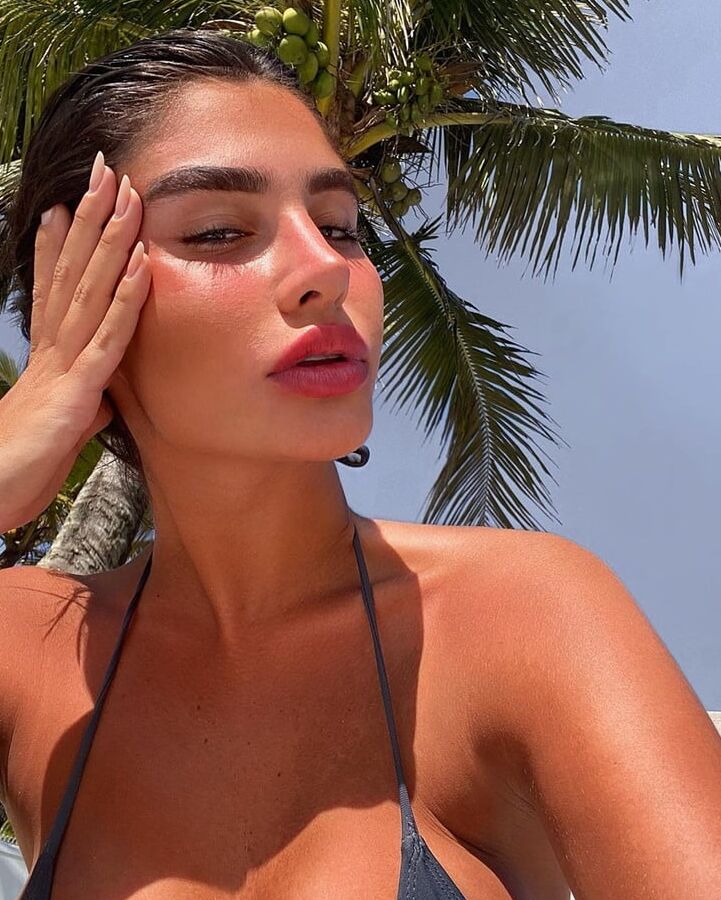 Jennifer gorgeous Brazilian model stunning body big boobs