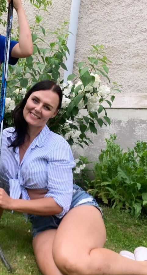 Maria is such a hot amateur mom in tight dress