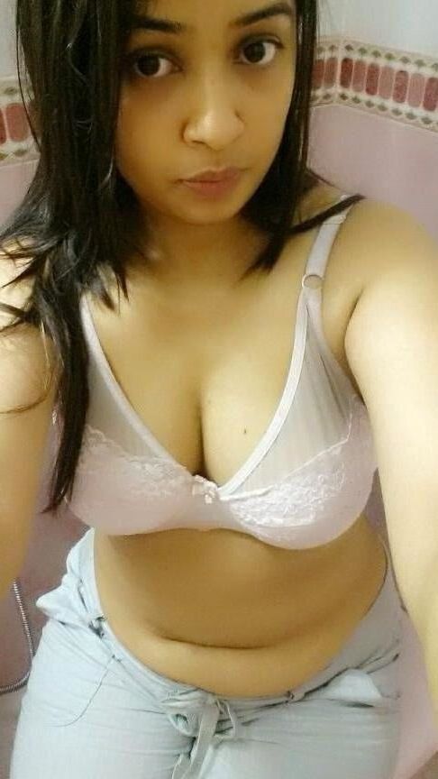 Hot sexy desi IT girl big boobs indian leaked with bf ()