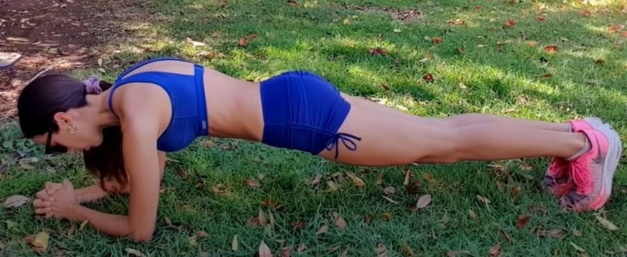 Natasha salope qui fait du sport sur le net