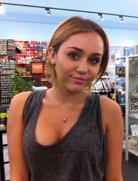 Miley Cyrus - Sexy Feet and Heels