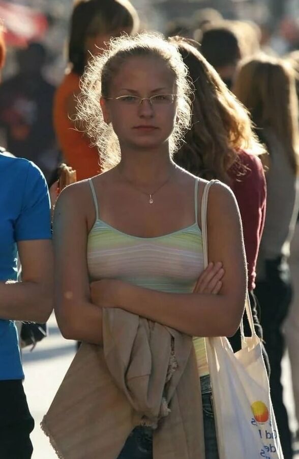 braless
