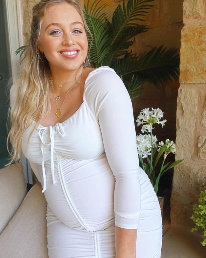 Hot amateur young babe Isa pregnant