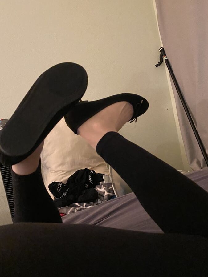 My Daily sweaty big nylon feet
