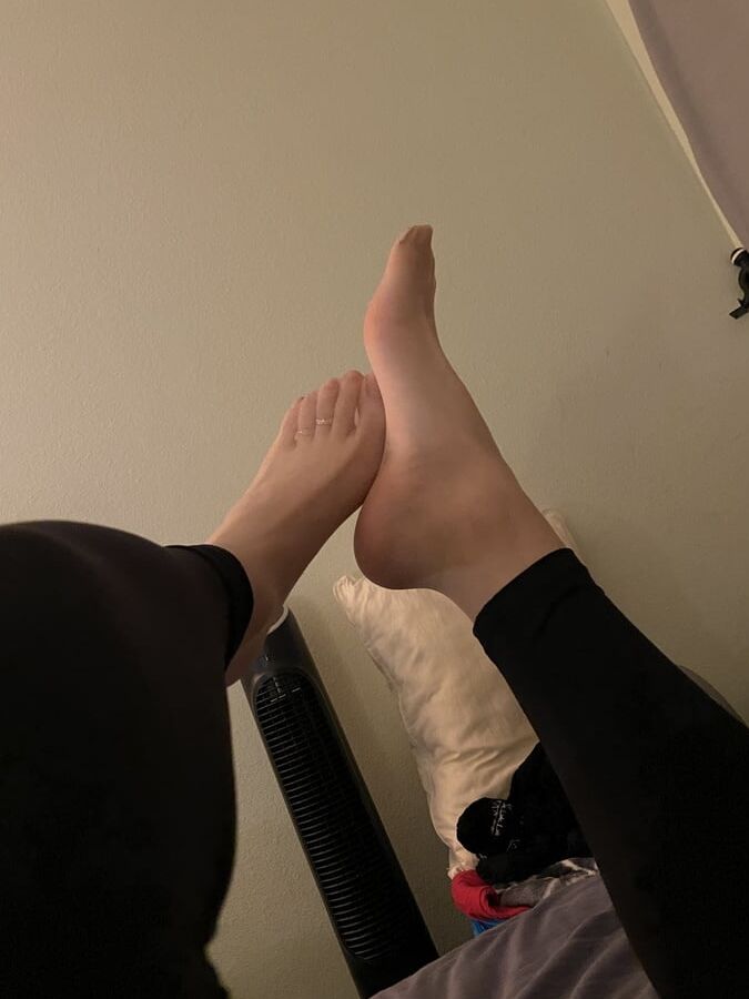 My Daily sweaty big nylon feet