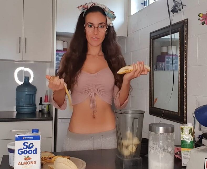 Natasha salope qui fait du sport sur le net