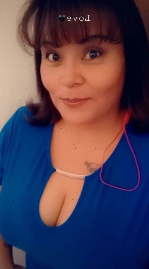 Horny Facebook mom Lene Chvz needs cum on her tits