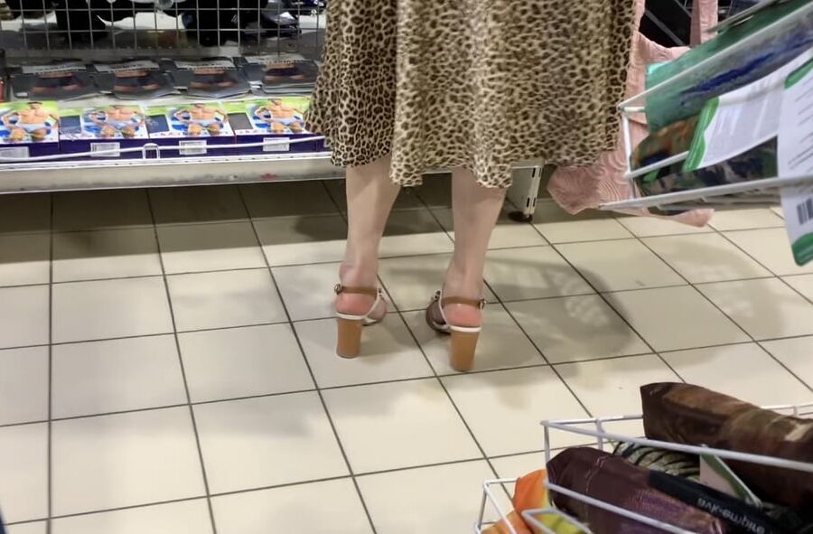 Sexy hot milf mature upskirt