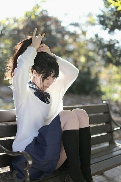 hot chicks on benches