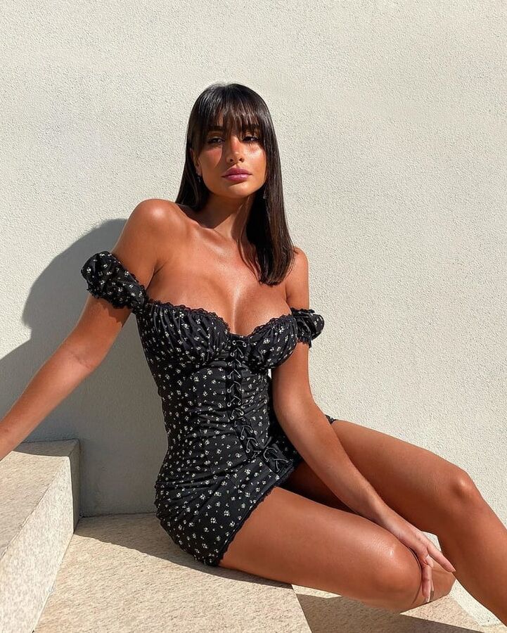 Jennifer gorgeous Brazilian model stunning body big boobs