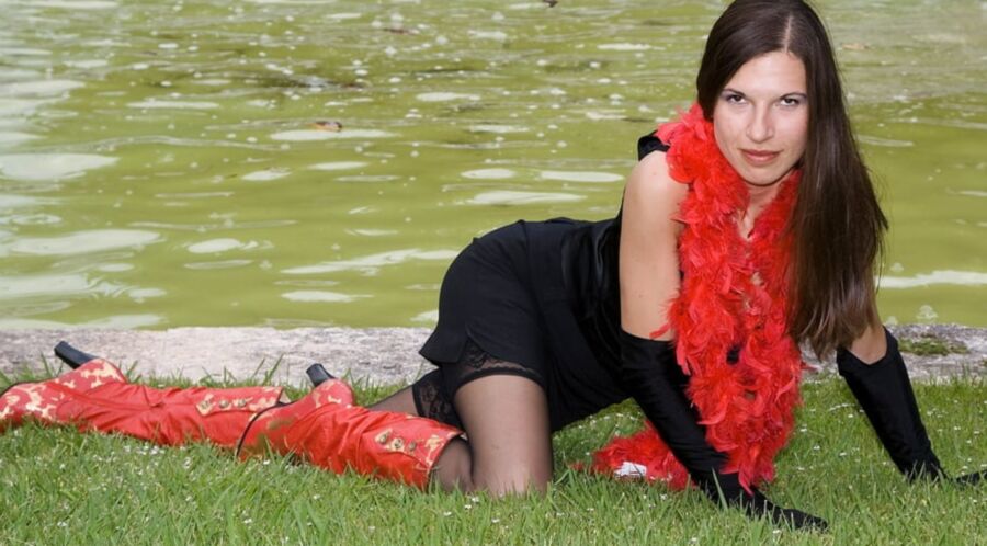 Pantyhosed Wives &amp; GFs in High Quality