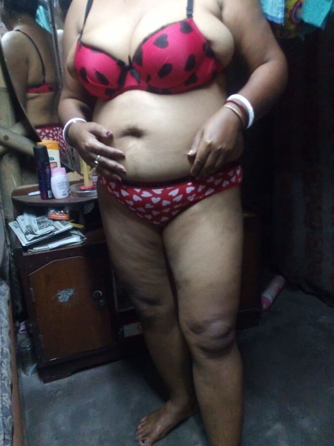 Big boobs Aunty