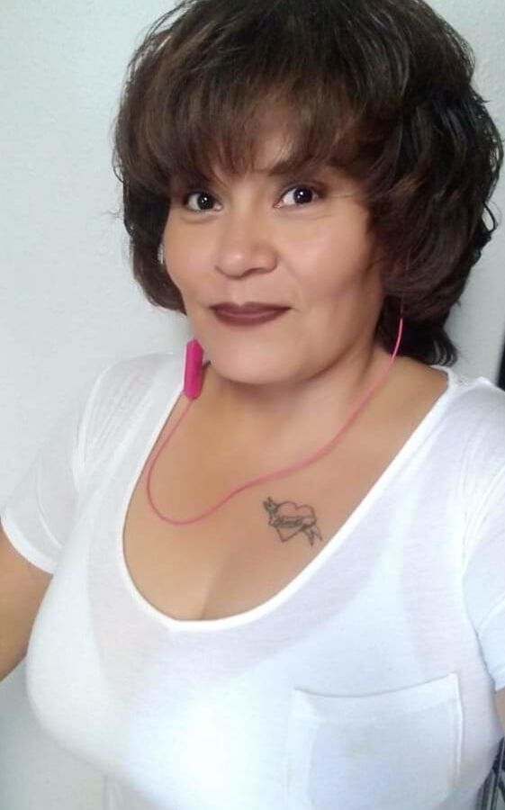 Horny Facebook mom Lene Chvz needs cum on her tits